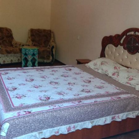 Гостевой дом Sharq 21 Худжанд Экстерьер фото